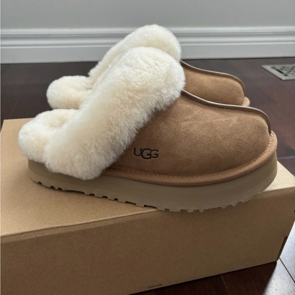 Uggs - Picture 7 of 8
